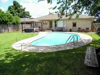 Private Pool, Hot Tub & Outdoor Grill in OKC - 프라이빗 풀