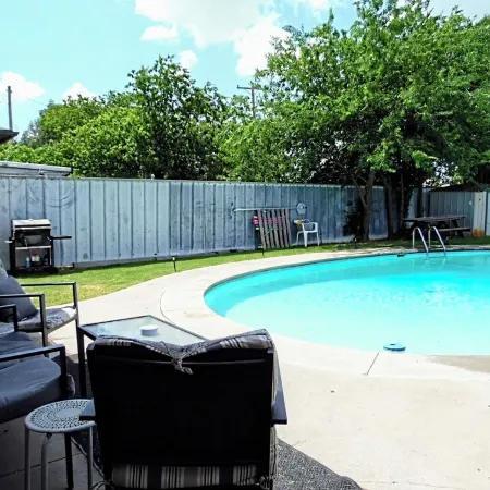 Private Pool, Hot Tub & Outdoor Grill in OKC