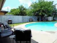 Private Pool, Hot Tub & Outdoor Grill in OKC - 프라이빗 풀