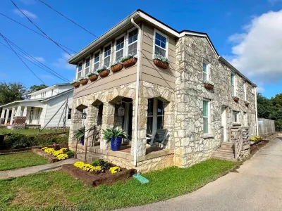 Blakely's Stone Cottage: Walk to downtown Franklin & Civil War Sites Hotels near The Park at Harlinsdale Farm