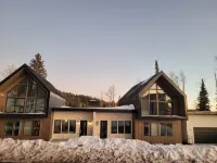 Steps away from the slopes!  Recently built Scandinavian Cabin with Jacuzzi!