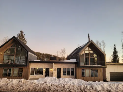 Modern Scandinavian cabin steps from the slopes.  Ski- in-Ski- out with Jacuzzi