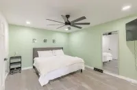 Fantastic Brickhouse sleep 12 plus, near MSU, Bass pro, Springfield downtown! 스프링필드 호텔