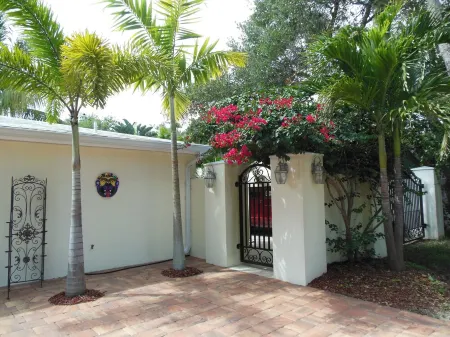 Island Living, Within Walking Distance To Beach Restaraunts Shops Parks Marina