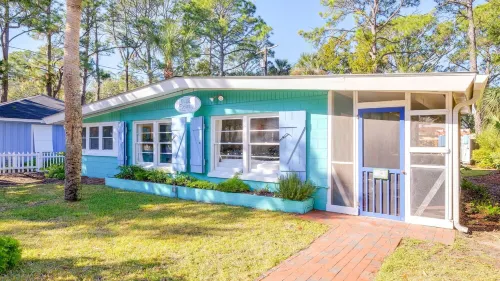 Coastal Cottage 4 Blocks from Beach, fall specials & military discounts