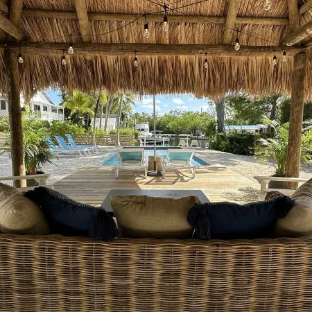 7 Bedroom with Dockage, Pool, Firepit, Paddle Boards & Kayaks