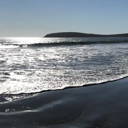 Ocean, Golf course and Mountain Views.Walk 3/4mi to the beach