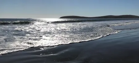 Ocean, Golf course and Mountain Views.Walk 3/4mi to the beach