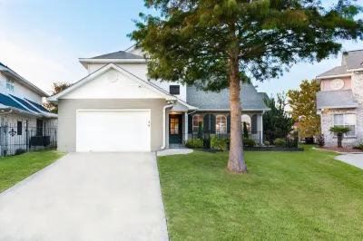 New Orleans Area Beautiful Waterfront Home 4BR with Private Boat Dock Hotel in zona Slidell Little Theatre