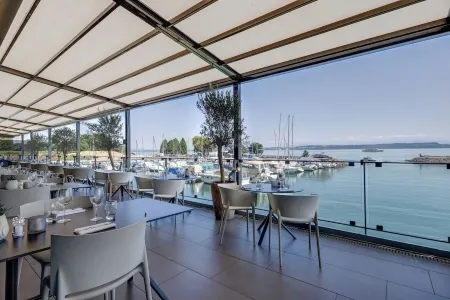 Hotel Beaulac Отели в г. Нёвшатель