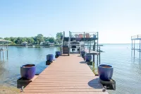 Stay. Play. Relax. Your Perfect Lake Escape!