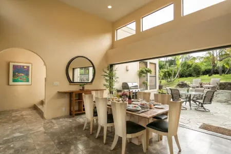 Island Sunset Villa: Your Maui Escape with Ocean & Stunning Sunsets Views