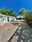 Starfish Cottage - Sleeps 4 - Escape the Cold; Our Pool IS Heated!