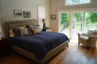 5 BDRM Beautiful Peaceful Lake Front Home 3 Kings, 1 Queen, 4 Twins, and pool