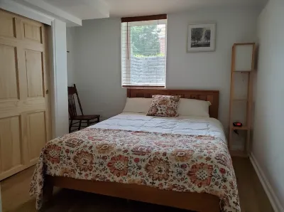 One bedroom w Private Entrance close to DC Hotels near Five Below