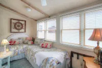 Capitola 'Rose Cottage' in the Heart of Capitola Village Hotels in Capitola