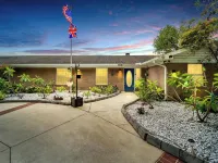 Luxury Hideaway - Lakefront - Mini Golf, Pool + More! Hotels in Seffner