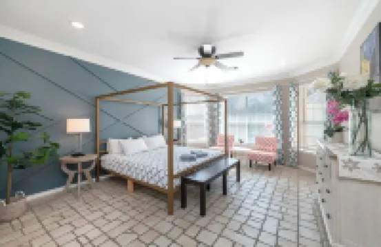 Relax in our spacious villa, just a quick ride away to Grapevine Malls & Airport