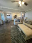 Beautiful villa on Lake Hartwell, stunning views, large deck for family to enjoy