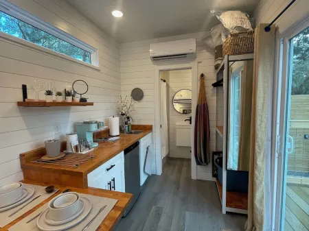 Blue Gator Container, 2 miles from UF!