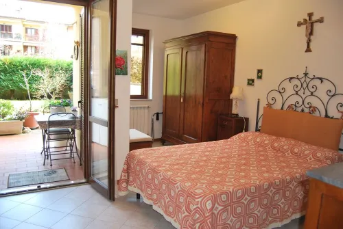 Casa Grazia, quiet nest near the center. free parking all over the street.