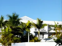 Champelli Palms Apartments - 3-Star