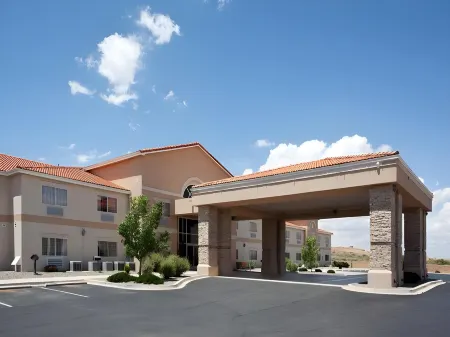 Baymont by Wyndham Belen NM Отели в г. Валенсия