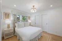 Heated Pool & Spa / Gated PKG / Patio /Balcony