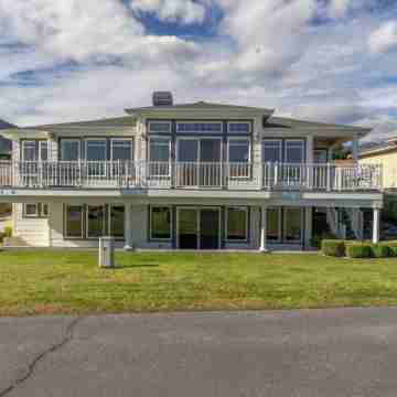 Bright Water Sunrise Home at Wapato Point Resort 5-bed Close to Sandy Beach/Pool Hotel Exterior