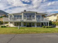 Bright Water Sunrise Home at Wapato Point Resort 5-bed Close to Sandy Beach/Pool Hotels in Manson