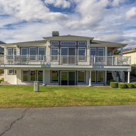 Bright Water Sunrise Home at Wapato Point Resort 5-bed Close to Sandy Beach/Pool