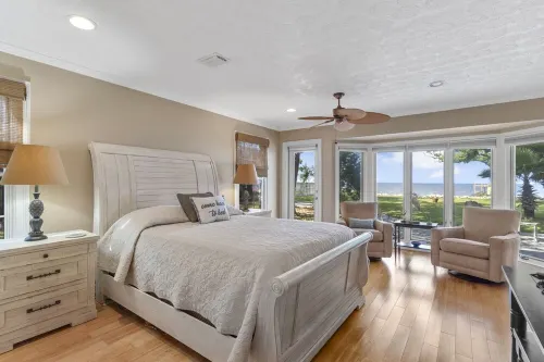"PARADISE ON THE BAY Private Pool, Dock & Hot Tub!! Just 10 min to SGI