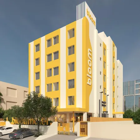 Bloom Hotel - Sector 62 Отели рядом с достопримечательностью «Radha Krishan Park»