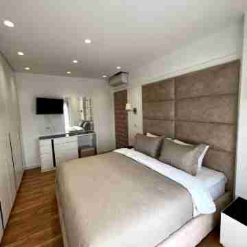 Charming Tiranë Apartment in the Heart of the City Rooms