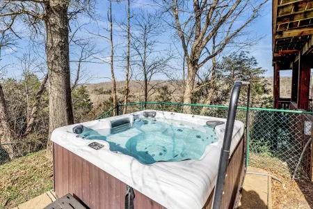 Private Dock, Fishing, Hiking, Fire Pit, Hot Tub, Lakeview Haven on 8+ Acres