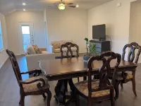 Charming 4-bedroom house in Anna with WiFi and AC 安娜酒店