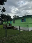 Just a couple minute paddle to hospital hole in Weeki Wachee. Pet friendly.