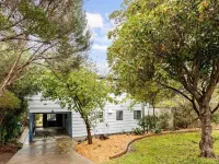 Beaches / Family Getaway / Amazing views / Golf / Wineries / Hot springs. Hotels near Rosebud Country Club