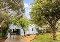 Beaches / Family Getaway / Amazing views / Golf / Wineries / Hot springs. Hotels in Rosebud