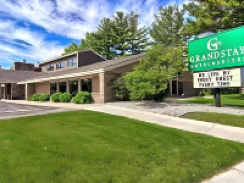 Traverse City花卉酒店及套房 大特拉弗斯縣酒店