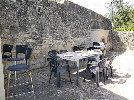 Villa en Plein Coeur d'Uzès Отели рядом с достопримечательностью «Uzes Cathedral»