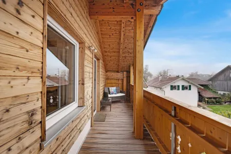 Castle, lake and mountain view Отели в г. Хальблех