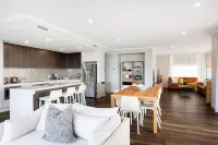 Coastal setting minutes from beach and shops