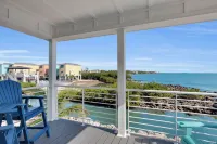 Pet Friendly 2Br/2BA Steps from the Water’s Edge with Unparalleled Sunrises