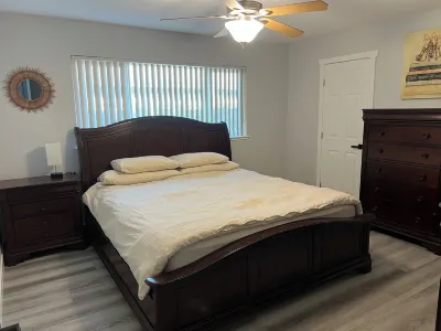 NEW modern, spacious, beautiful 페어 오크스 스퀘어 쇼핑센터 주변 호텔