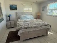 4 bedrooms home located on the deep water canal 13630 Garris Dr. Hudson Fl 34667 Hotels near Fairway Oaks Plaza