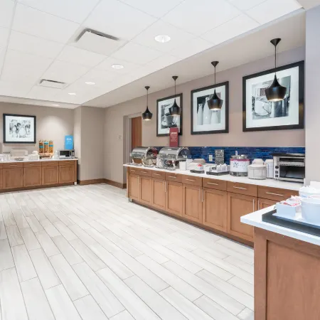 Hampton Inn & Suites Newburgh - Stewart Airport