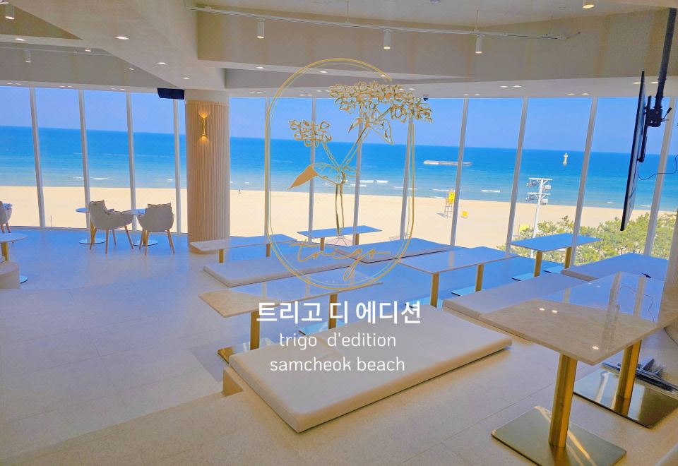 삼척 비치 호텔 내부의 깨끗한 침실 사진