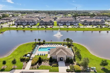 Modern Townhome w/Pool & Private Gym / Boombah Sports / SFB Airport / DT Sanford