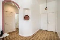 Welcome to The Stargate! 5 mins from the park!